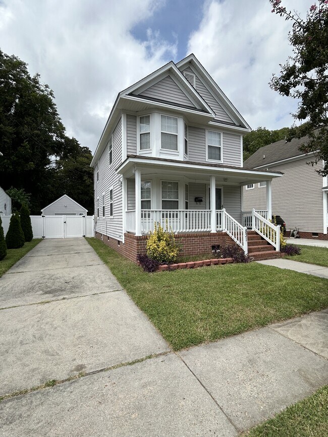 Building Photo - 831 Marshall Ave