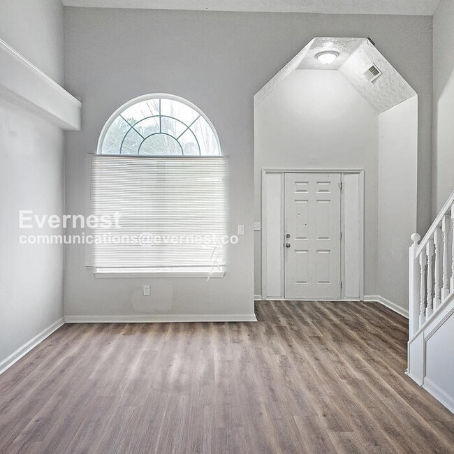 Building Photo - 4 Bed, 2.5 Bath Home with Attached Garage / Pet-Friendly / Available Now!