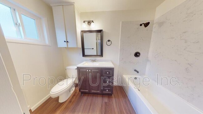 Foto del edificio - 2405 Old Eureka Way