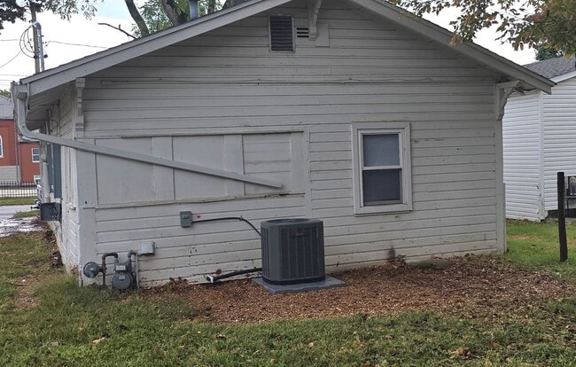 Building Photo - Remodeled 2 Bedroom 1 Bathroom home for $795!