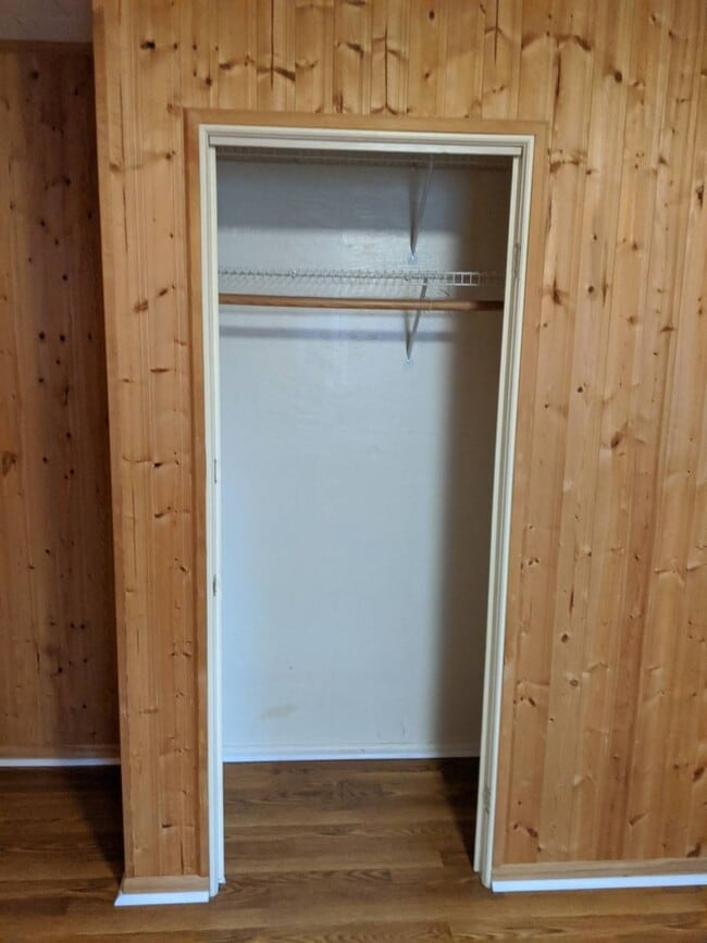 Building Photo - 3 Bedroom Duplex on the East Side of Terre...