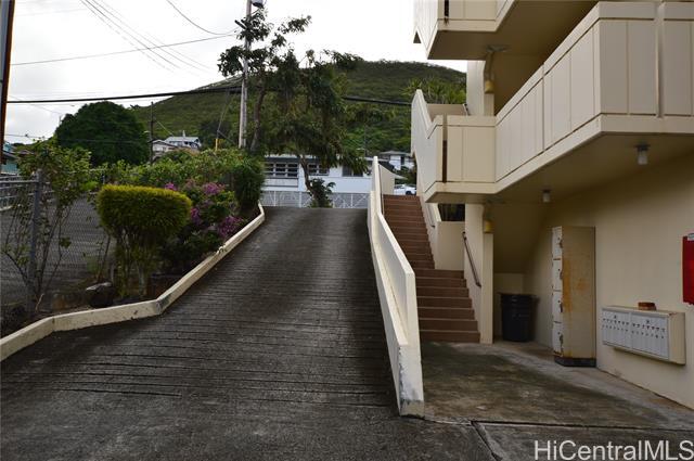 Building Photo - 1812 Puowaina Dr