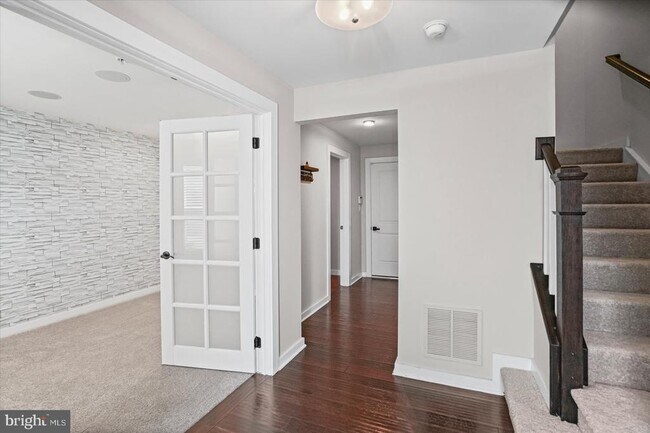 Foto del edificio - 6302 Greenleigh Ave