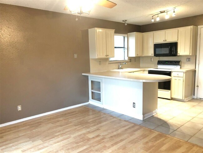 Building Photo - 229 Freedom Ln
