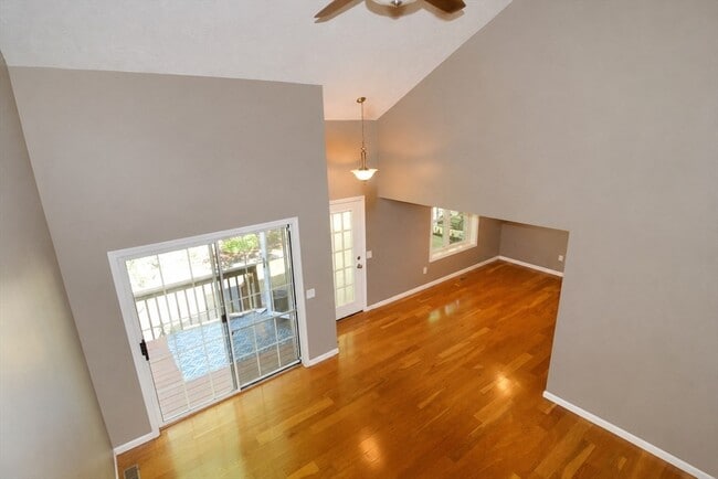Building Photo - 31 E Bluff Rd