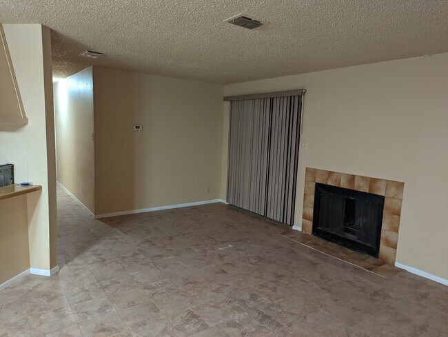 Foto del edificio - 1359 Bayou Dr