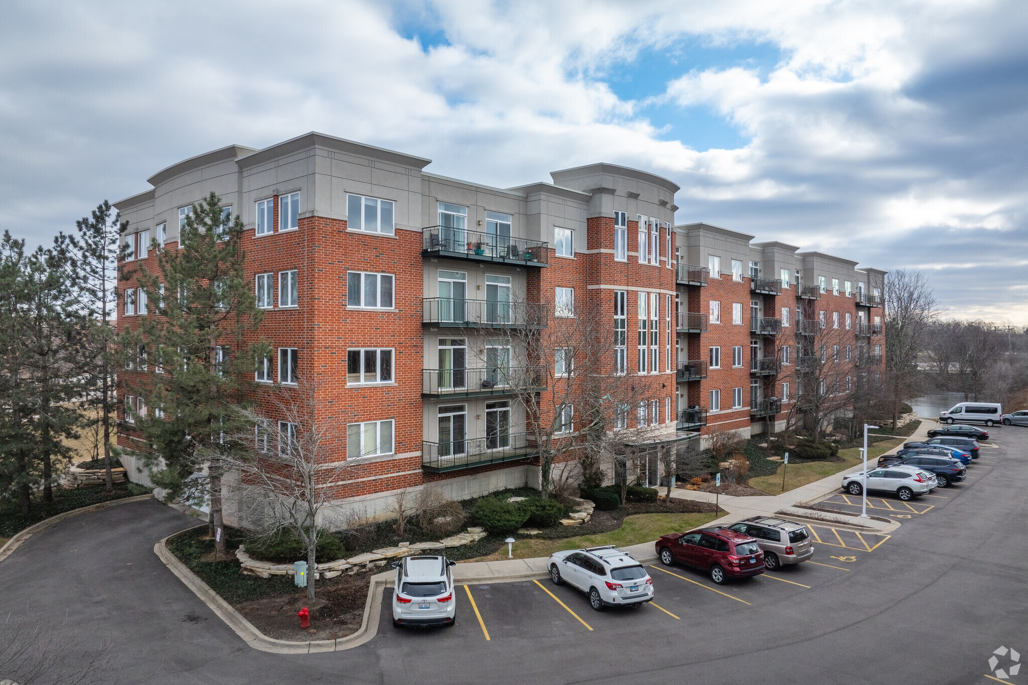 Delacourte Condominiums