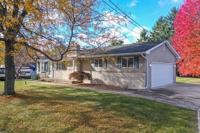 Building Photo - Spacious Ranch with Over 2,200 Finished Sq...