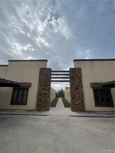 Building Photo - 14 Teak Dr