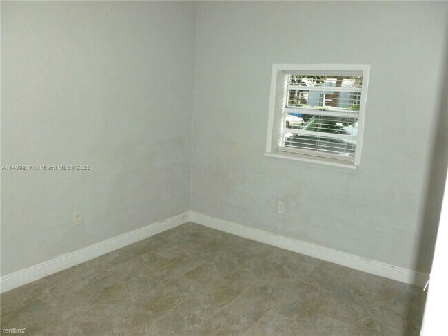 Foto del edificio - 4 br, 2 bath House - 860 NE 123rd St