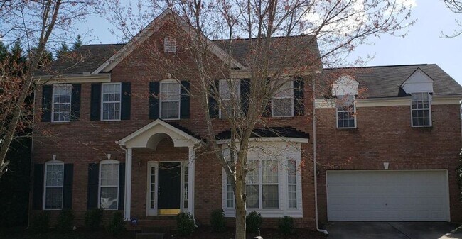 Foto del edificio - 4 BEDROOMS PLUS BONUS, BEAUTIFUL BACK PATI...