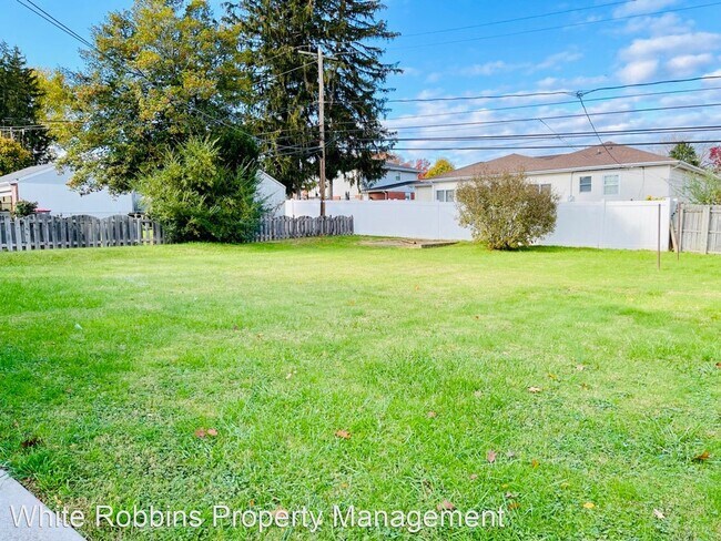 Building Photo - 3 br, 1.5 bath House - 2531 Woodview Drive