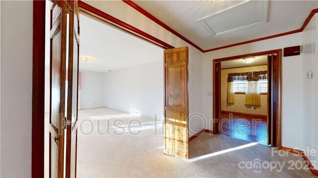 Foto del edificio - 219 Ridge Rd