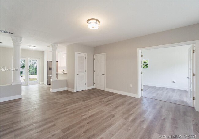 Foto del edificio - 8934 Harding Ave