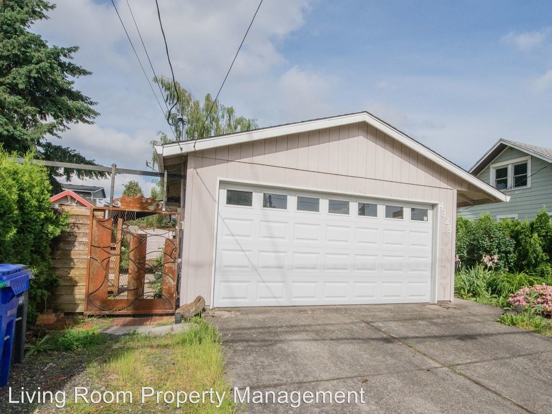 Primary Photo - 4325 SE 52nd Ave
