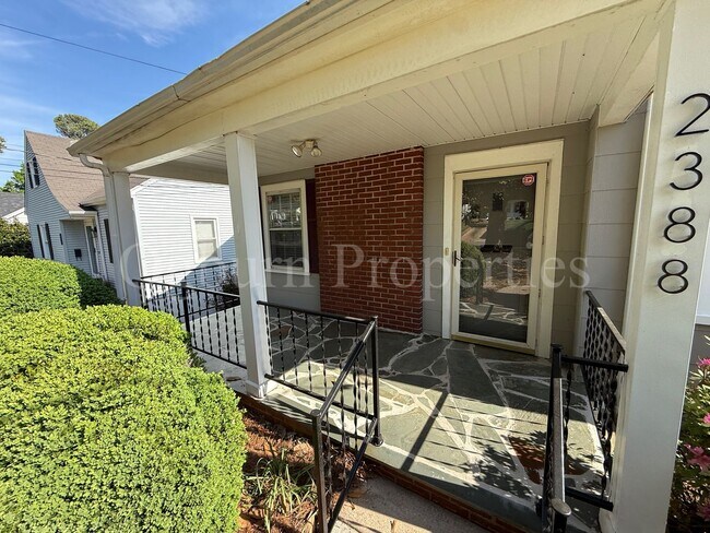 Foto del edificio - 2388 Jefferson Ave