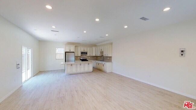 Building Photo - 7252 Glade Ave