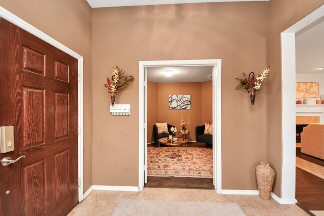 Foto del edificio - 8714 7 Pines Ln