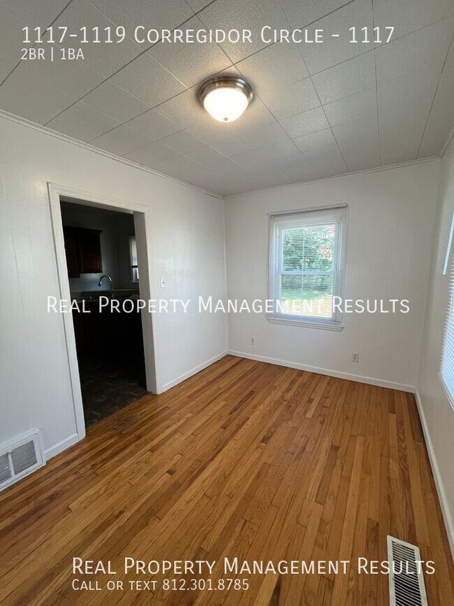 Foto del edificio - 1117-1119 Corregidor Circle-1117