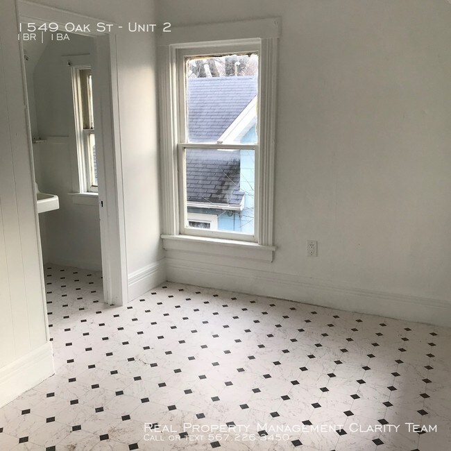 Foto del edificio - 1549 Oak St