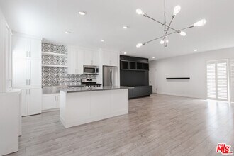 Building Photo - 1233 Laurel Ave