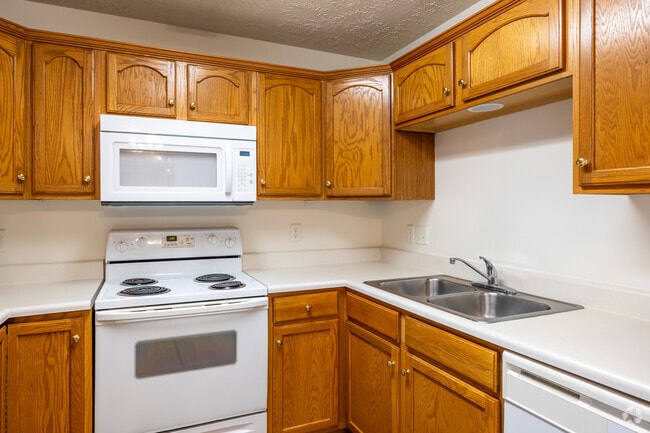 2BR, 2BA - 1,122SF - Kitchen - Midland Heights Apartments