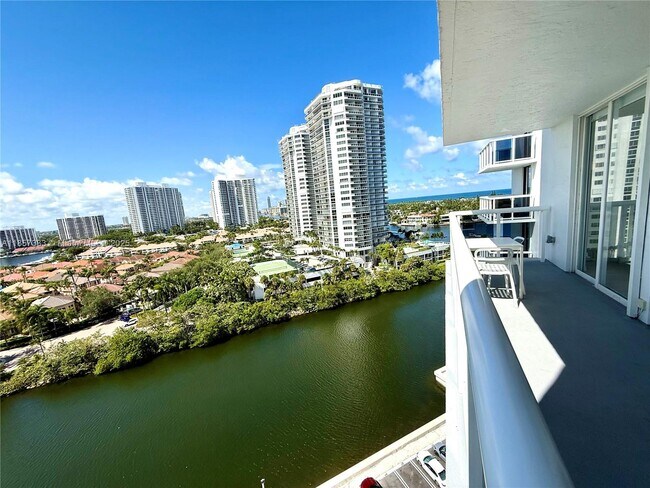 Foto del edificio - 20505 E Country Club Dr