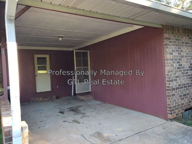 Foto del edificio - 135 Morris Mill Rd