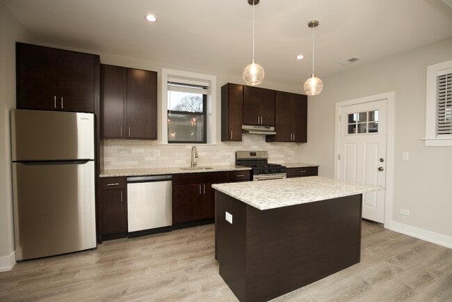 Building Photo - 1007 Crain St