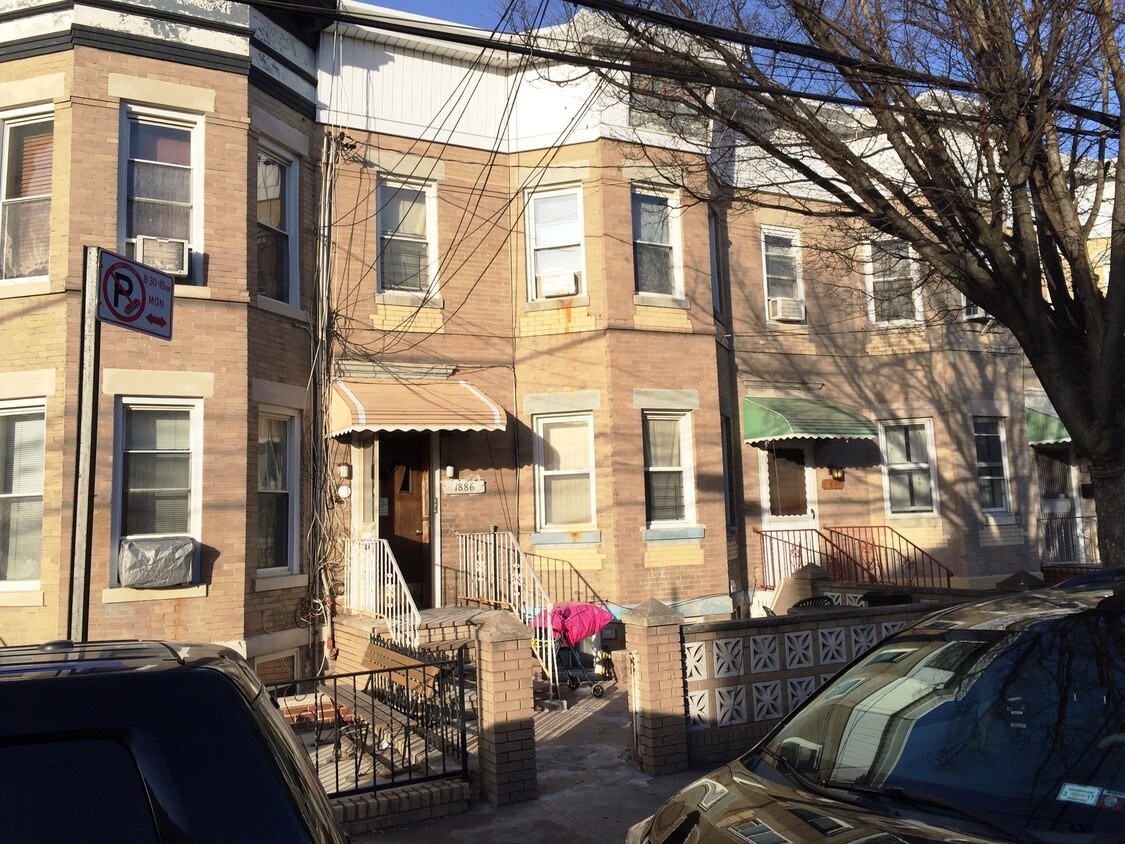 Building Photo - 1886 W 8th St