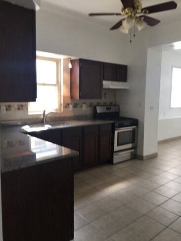 Foto del edificio - 2944 N Sawyer Ave
