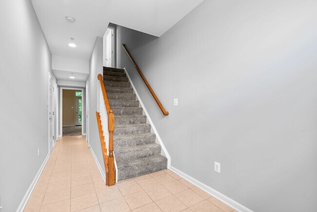 Foto del edificio - 3 Bedroom 3.5 Bathroom - Wheaton Townhouse...