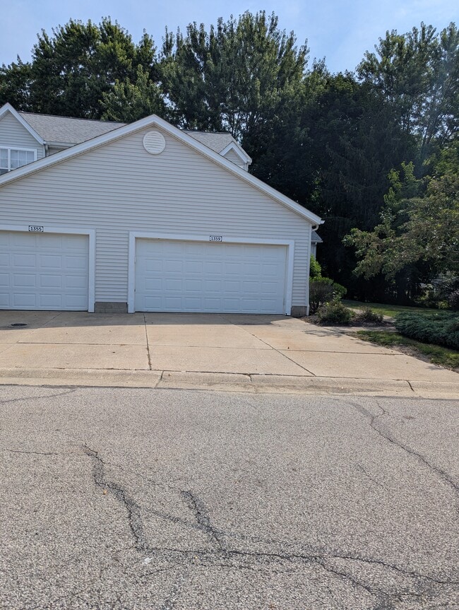 Building Photo - 1359 Meadow Run