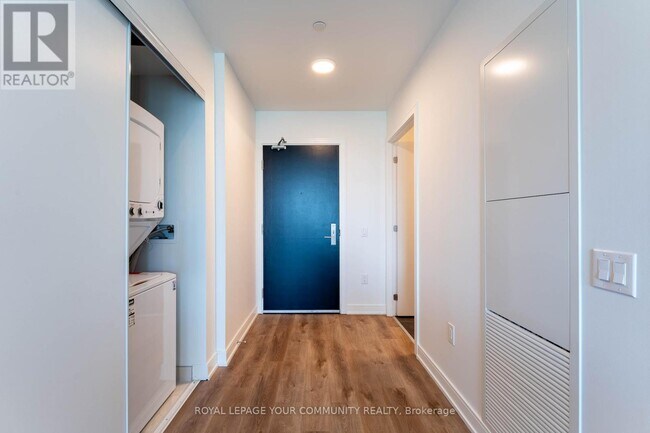 Building Photo - 3009-3009 Novar Rd
