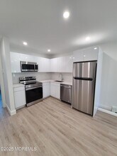 Building Photo - 468 2nd Ave