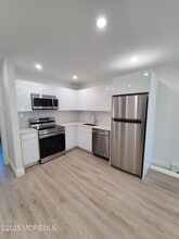Building Photo - 468 2nd Ave