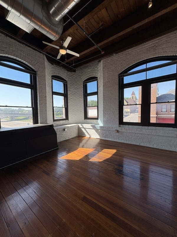 Building Photo - 116 N 5th St