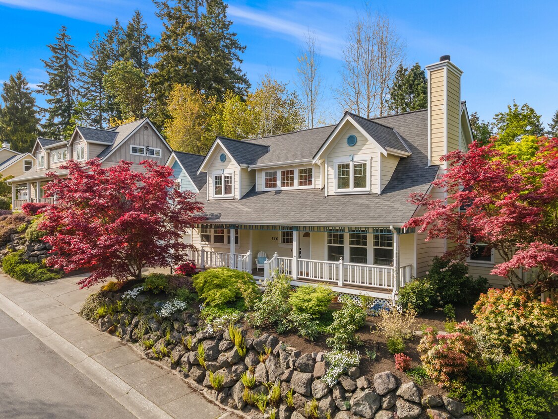 Foto principal - 756 NE Brookcliff Ln