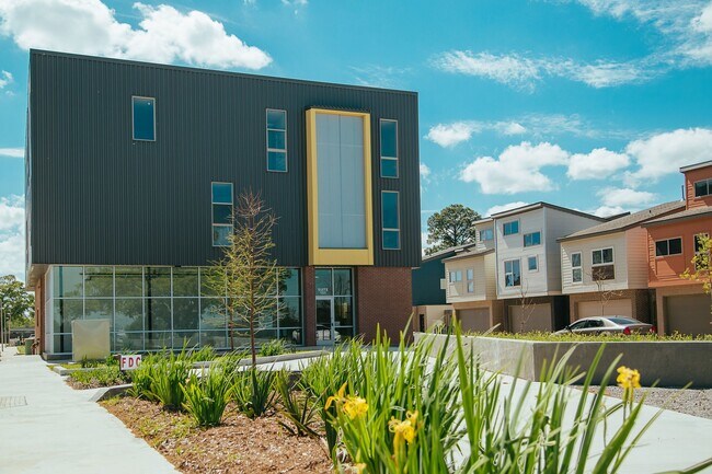 Foto del edificio - 114 Winged Elm Ln