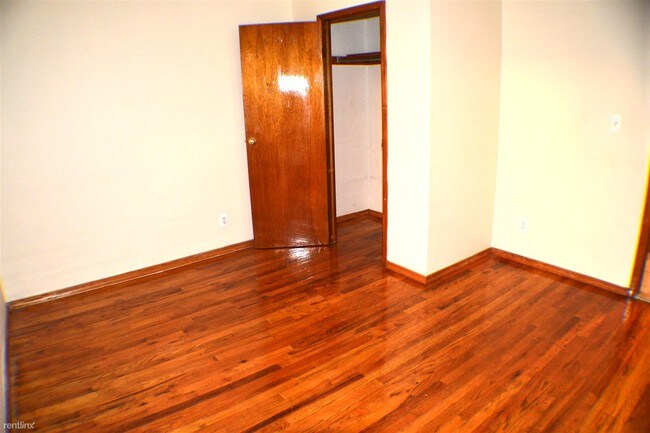 Foto del edificio - 329 E 68th St