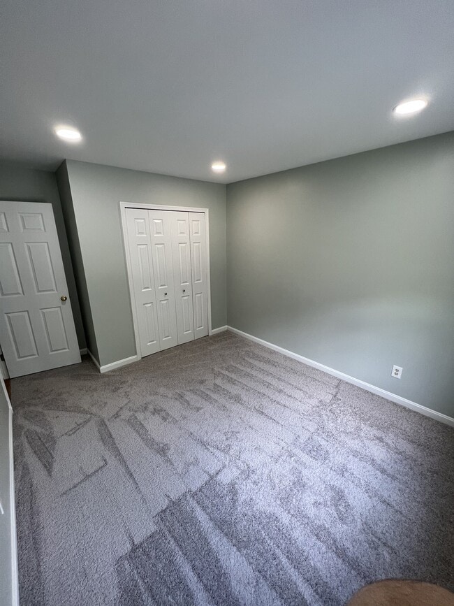 Foto del edificio - 6215 Forest Grove Dr
