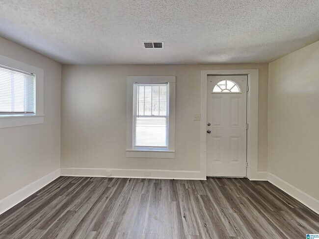 Foto del edificio - 6238 Warrior River Rd