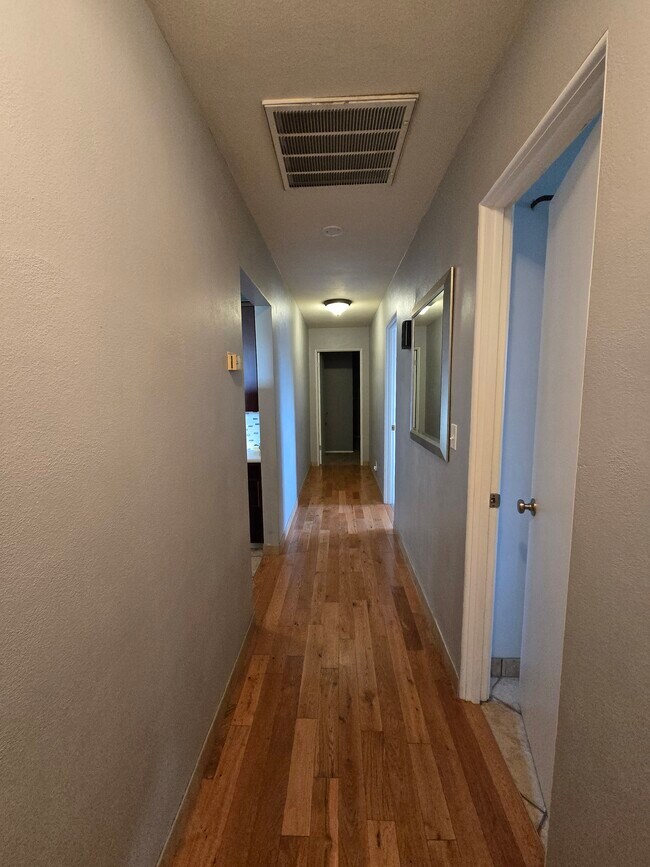 Foto del edificio - 405 N Division St