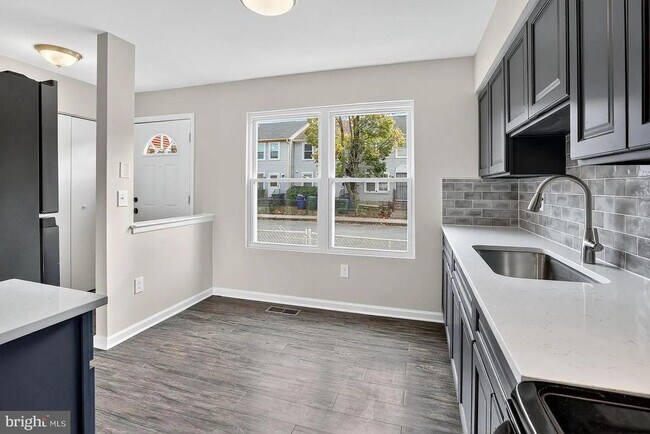 Foto del edificio - 814 Showell Ct