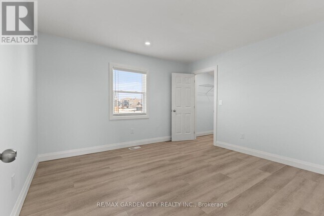 Photo du bâtiment - 11582 Beach Road East