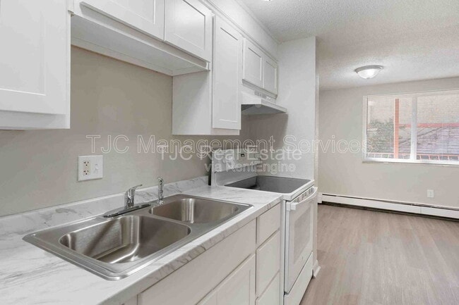 Building Photo - 1138 Corona St