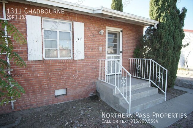 Building Photo - Updated 2 BDR Duplex Near Loretto!