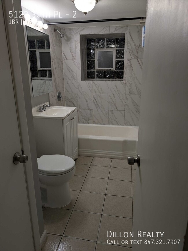 Foto del edificio - 5122 30th Pl