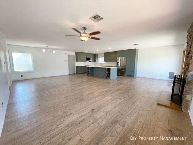 Building Photo - 3548 Silver Bend St