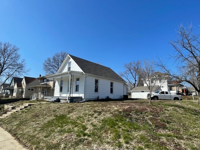 Building Photo - Beautiful 2 Bed house